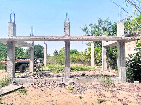 సమస్యల్లోనే స్కూళ్లు2