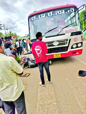ఇద్దరిని బలిగొన్న ఆర్టీసీ బస్సు 1