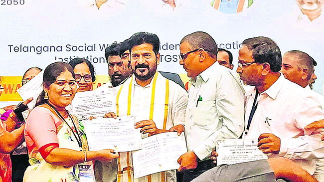 ● ఇంకా పూర్తి కాని ‘మనఊరు– మనబడి’ పనులు ● పెండింగ్లోన3