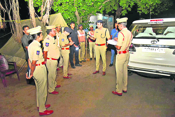 ఇందిరమ్మ ఇళ్ల కోసం నిరసన1