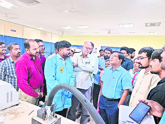 దుక్కులు దున్ని.. గొర్రుకొట్టిన అన్నదాతలు5