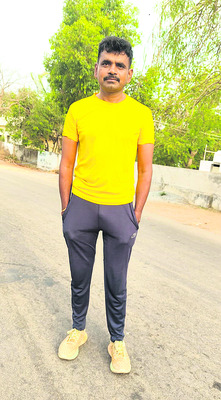 దళిత యువకుడిని చితకబాదిన పోలీసులు 1