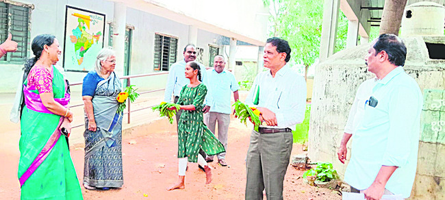 నిరుపేదలకు నాణ్యమైన విద్య
2