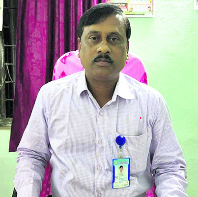 డీఈవో వ్యాఖ్యలు.. ఆరని మంటలు!1