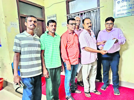 రోడ్డును విస్తరించాలి 1