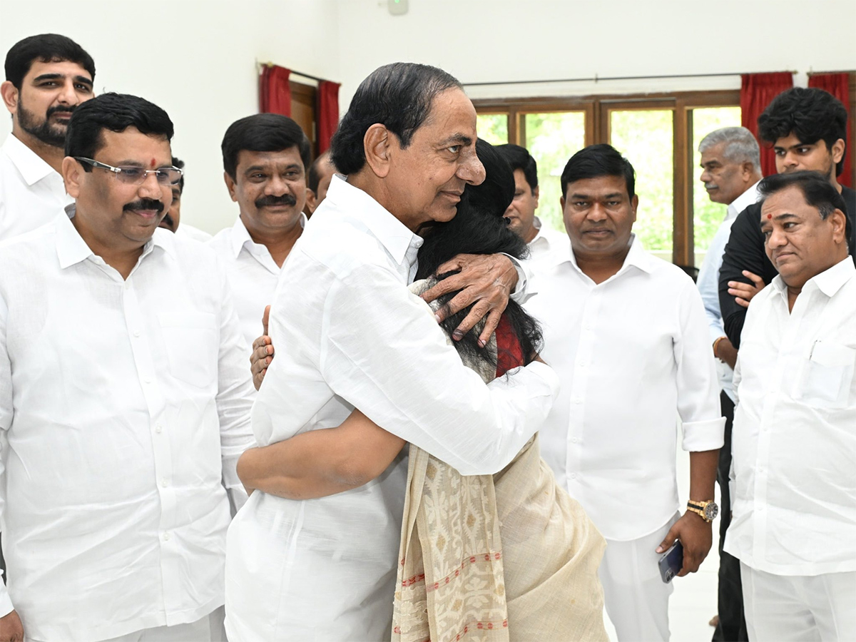 Kalvakuntla Kavitha Sensational Comments On Brother KTR11