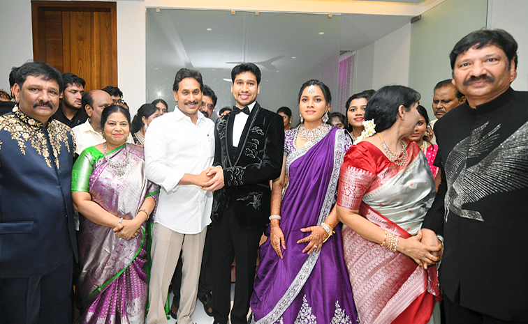 YS Jagan Attends Jogi Ramesh Son Wedding Reception Photos3