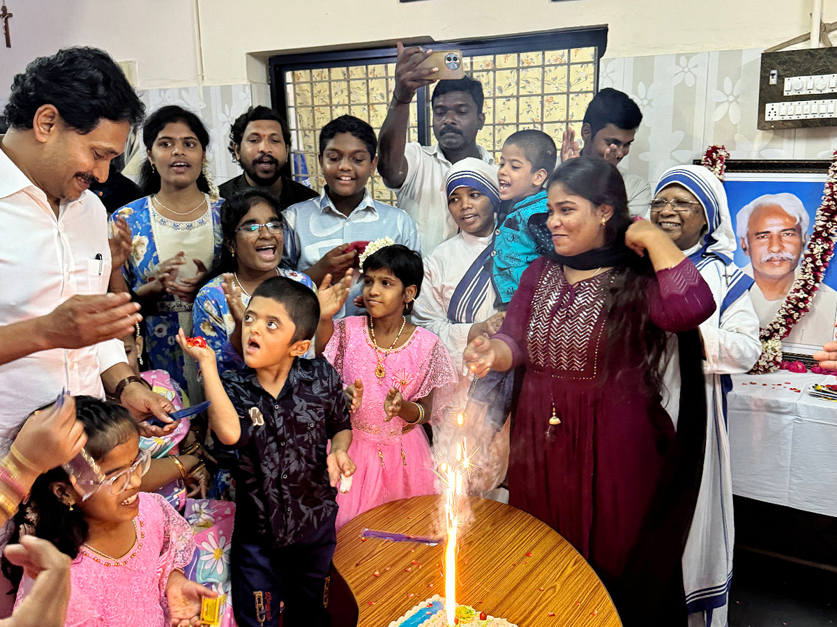 YS Jagan Family Participated In Raja Reddy Jayanthi Celebrations Photos11