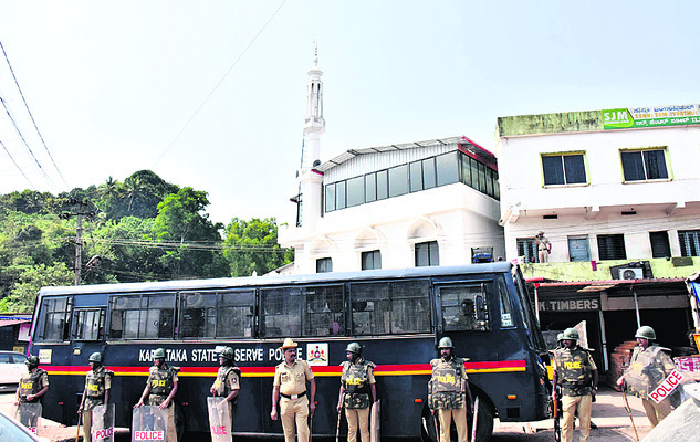 ఉద్రిక్తత నీడలో మంగళూరు 3