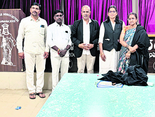 ‘రైతుల కష్టాలు కనిపించడం లేదా?’
1