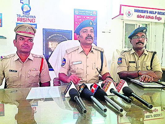 జల్సాలకు అలవాటుపడి.. బైక్‌ చోరీలు
1