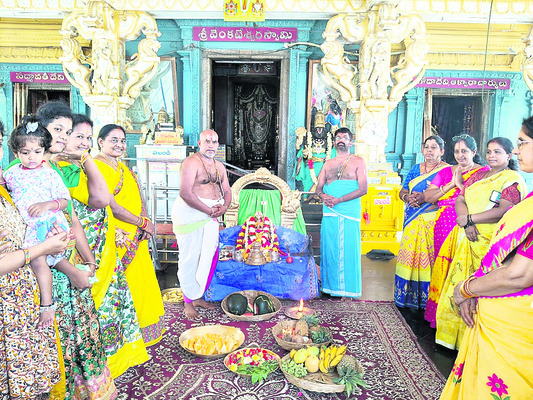 సీహెచ్ఓల ధర్నాకు మద్దతు
1