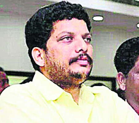 ఢీసీసీబీపై సోషల్ వార్2