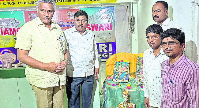 జీవాల దాహం    తీర్చుతున్న బల్దియా 2