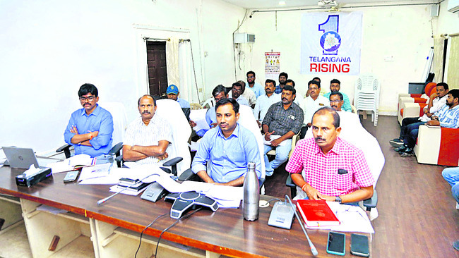 అర్హులకే ఇందిరమ్మ ఇళ్లను కేటాయించాలి1