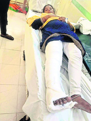 రోడ్డు ప్రమాదంలో  మహిళ మృతి 1