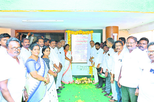 కాంగ్రెస్‌లో కష్టపడే వారికే పదవులు1