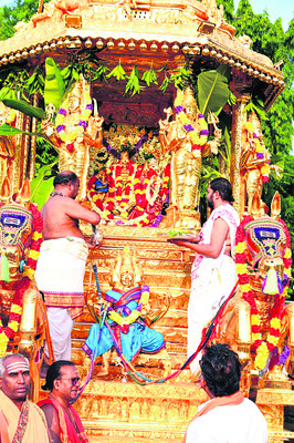 రమణీయం.. స్వర్ణ రథోత్సవం1