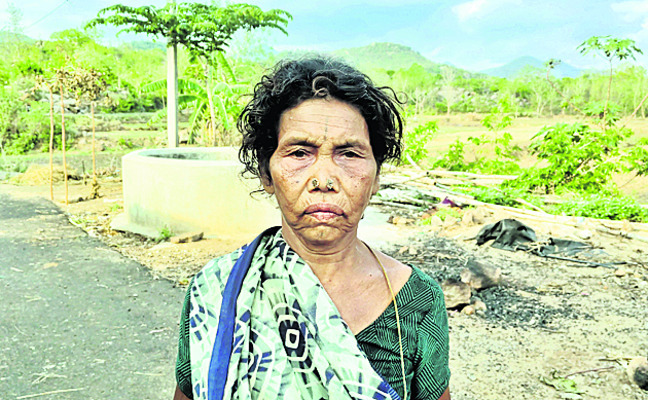చీడిపూడిలో రేషన్ సరుకుల పంపిణీలో కోత 2