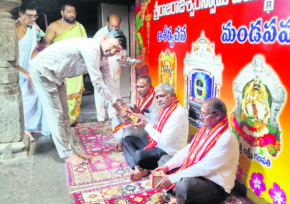 అన్నపూజలు.. అభిషేకాలు 1