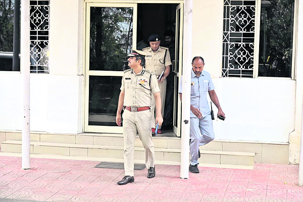 హడావుడి1