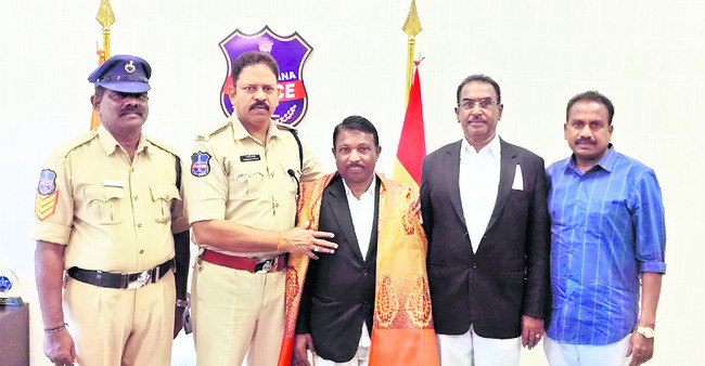 బాధితులకు న్యాయవాదులు అండగా ఉండాలి
1