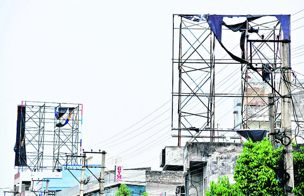 చేతులు కాలకముందే..2