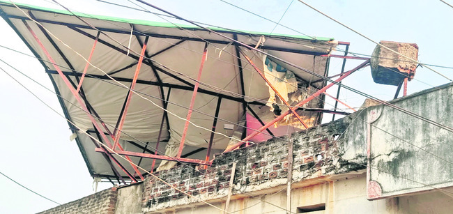చేతులు కాలకముందే..1