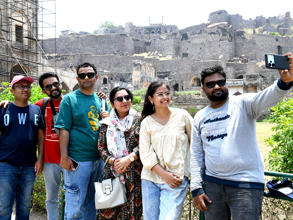 Hyderabad: Tourists throng Golconda Fort Photos10
