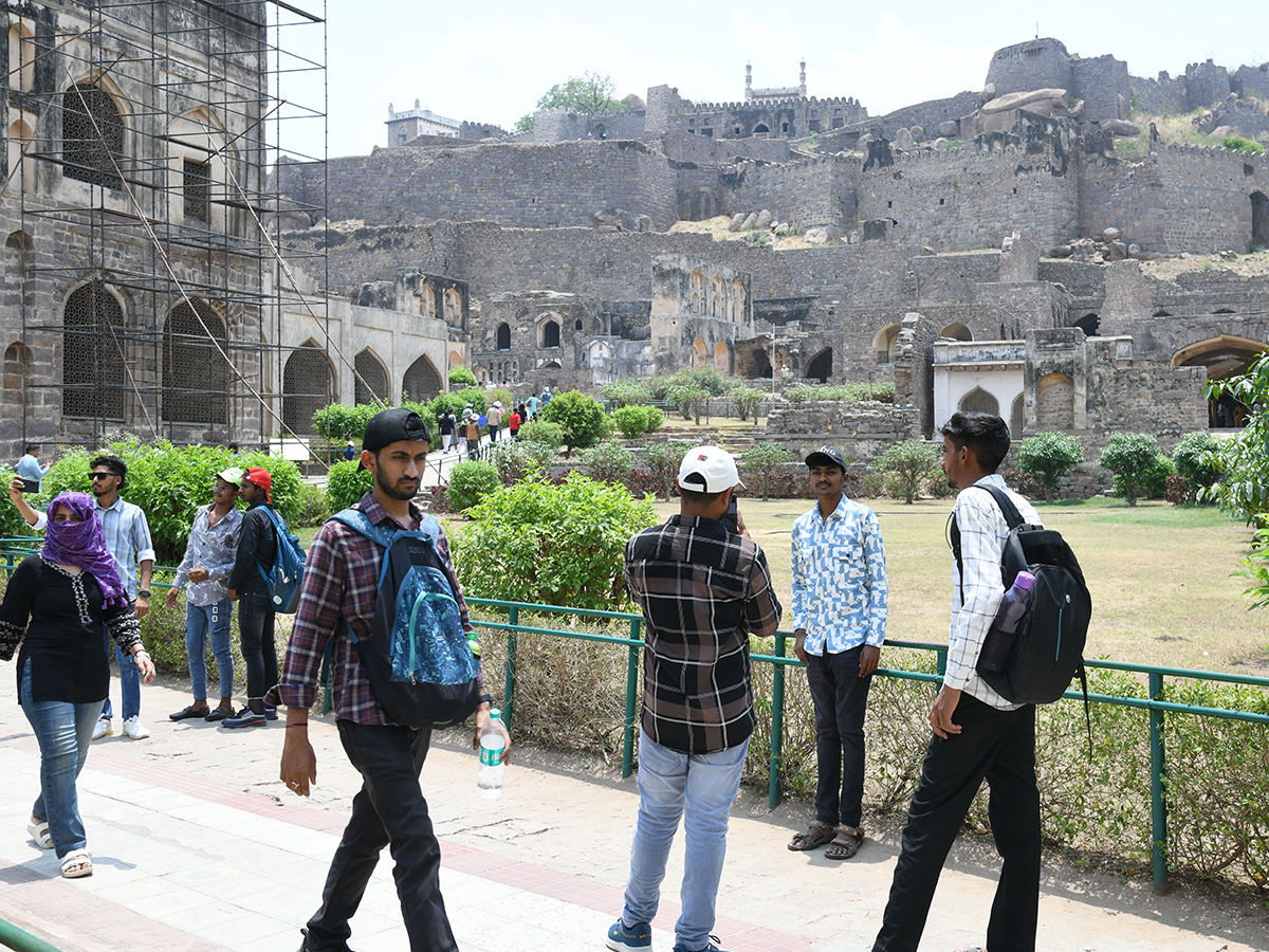 Hyderabad: Tourists throng Golconda Fort Photos11
