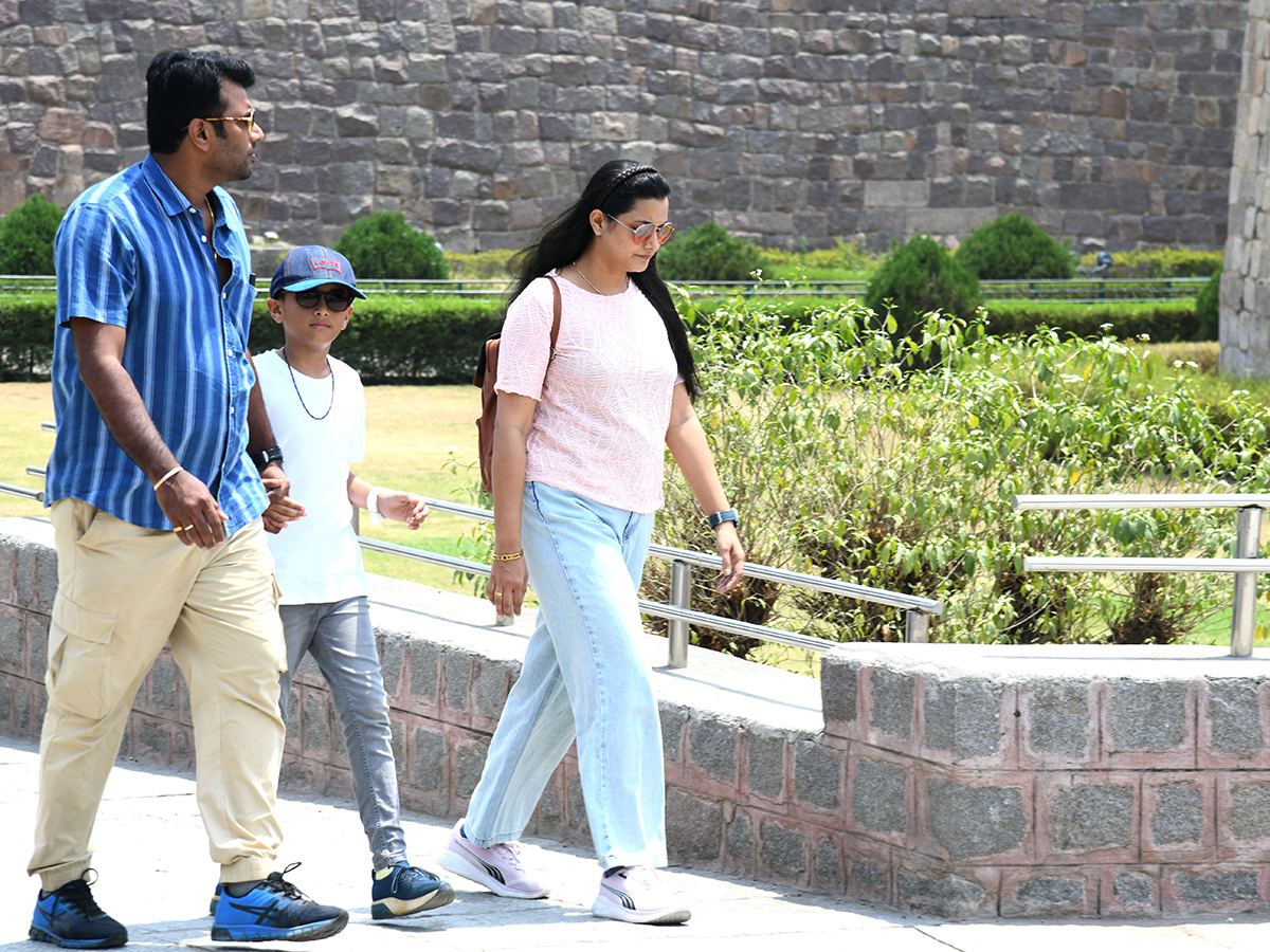 Hyderabad: Tourists throng Golconda Fort Photos4
