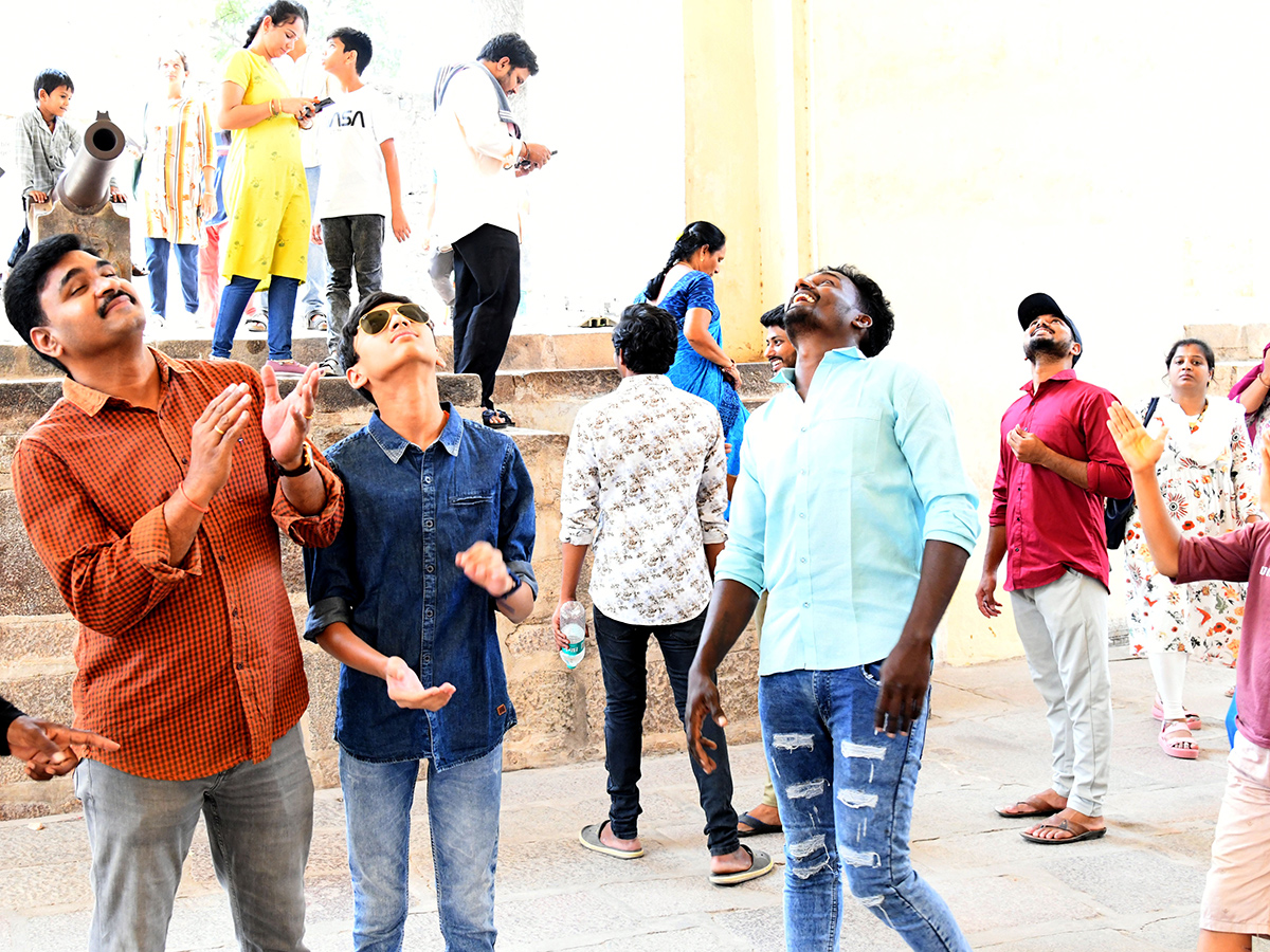 Hyderabad: Tourists throng Golconda Fort Photos7