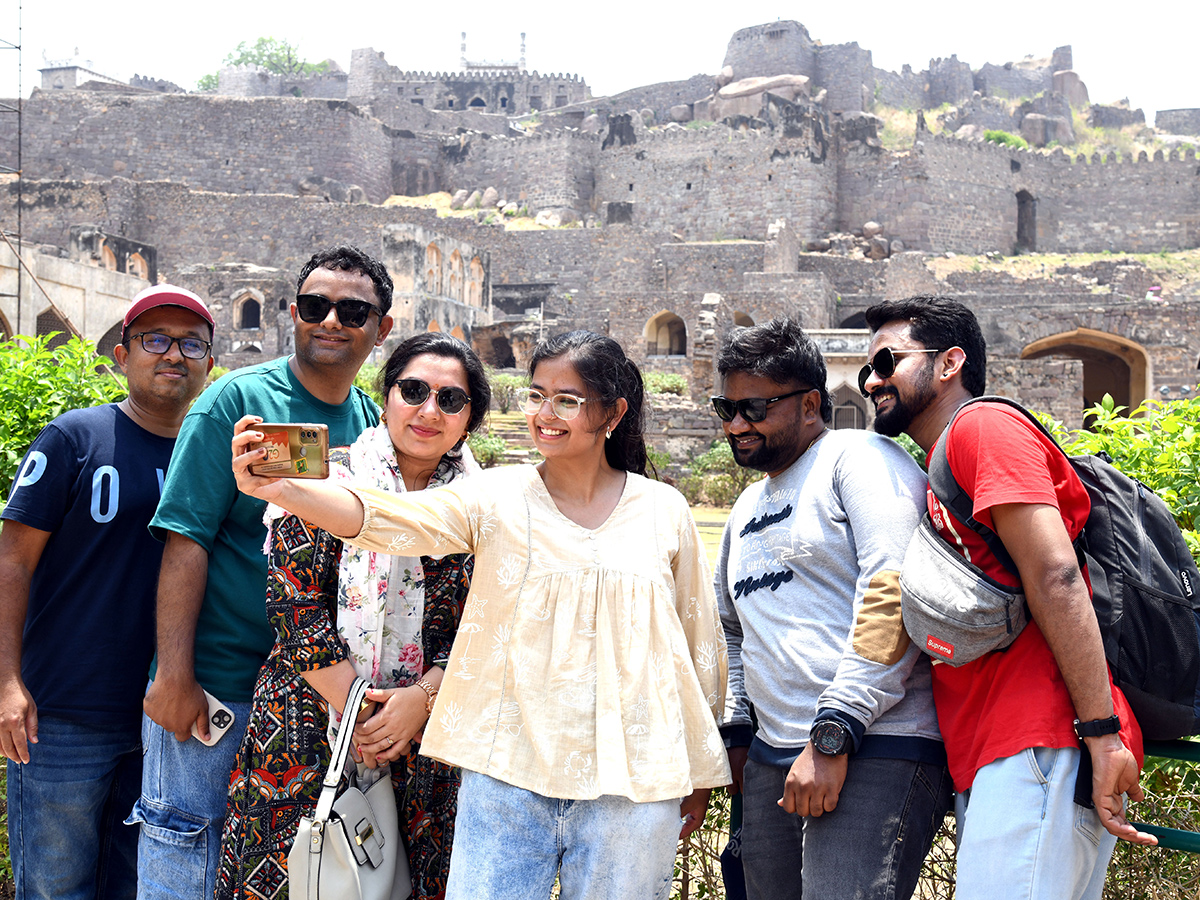 Hyderabad: Tourists throng Golconda Fort Photos9