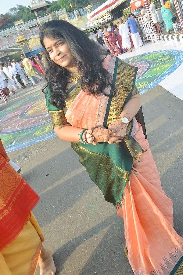 Singer Usha Visited Tirumala With Family Photos10