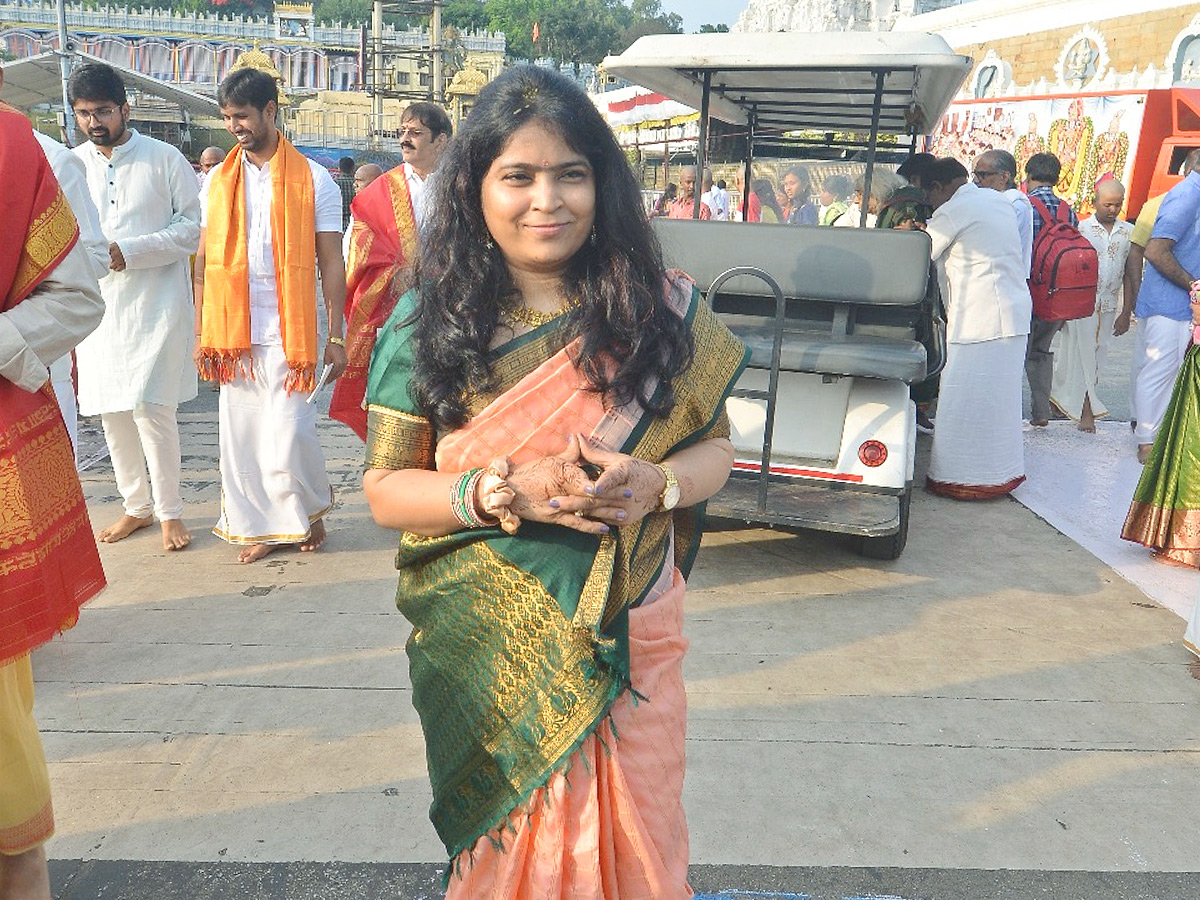 Singer Usha Visited Tirumala With Family Photos7