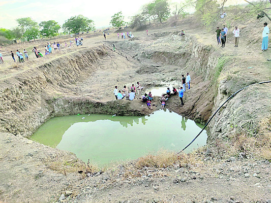 నీటి గుంతలు.. గుండెకోతలు1