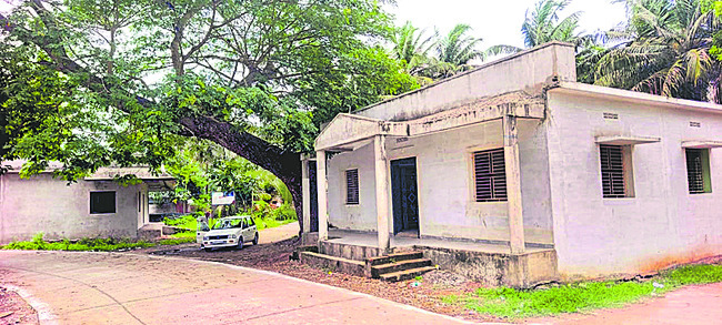 పల్లె.. కళ తప్పింది1