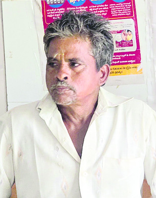 కార్యాలయాల చుట్టూ ప్రదక్షిణలు
2