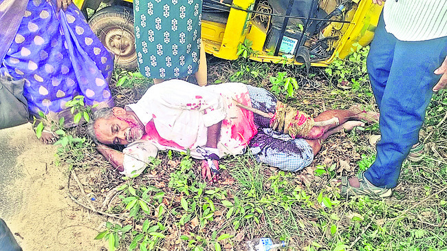 వేర్వేరు ప్రమాదాల్లో ఆరుగురికి గాయాలు
1