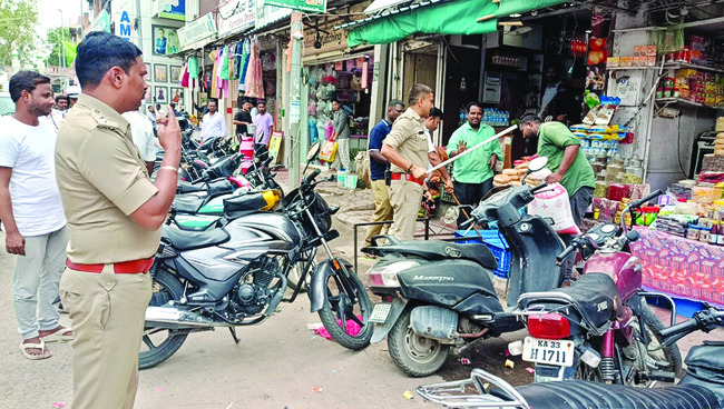 నకిలీ ఐఎస్‌ఐ ఫ్లైవుడ్‌ స్వాధీనం   1