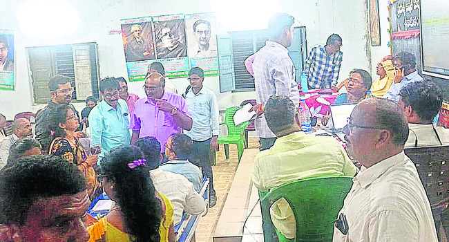 ప్రహసనంగా పదోన్నతుల కౌన్సెలింగ్‌ 1