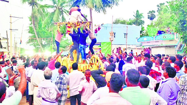 చిననందిపల్లిలో వైభవంగా మరిడిమాంబ జాతర 1