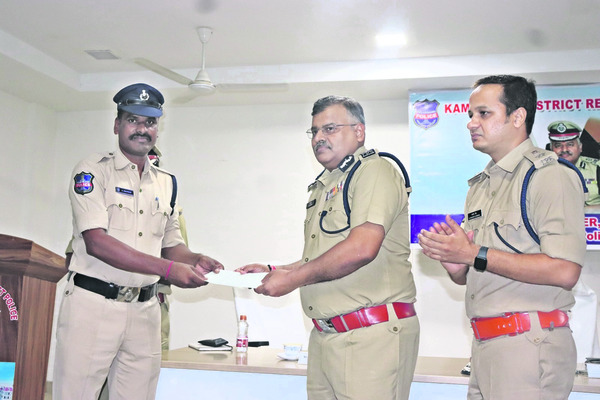 ప్రజల్లో భద్రతా భావాన్ని పెంపొందించాలి1