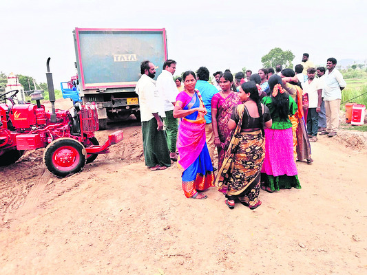 అక్రమంగా తరలిస్తున్న పశువుల స్వాధీనం
1