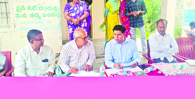అతి వేగం.. టిప్పర్ బీభత్సం 1
