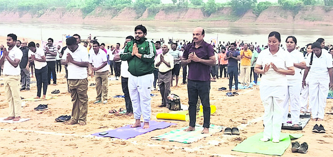ప్రతిఒక్కరికీ యోగా సాధన తప్పనిసరి3