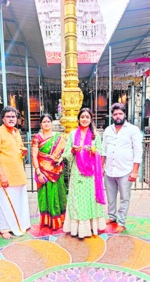 ముక్కంటి సేవలో సినీ నటి శ్రియ 1