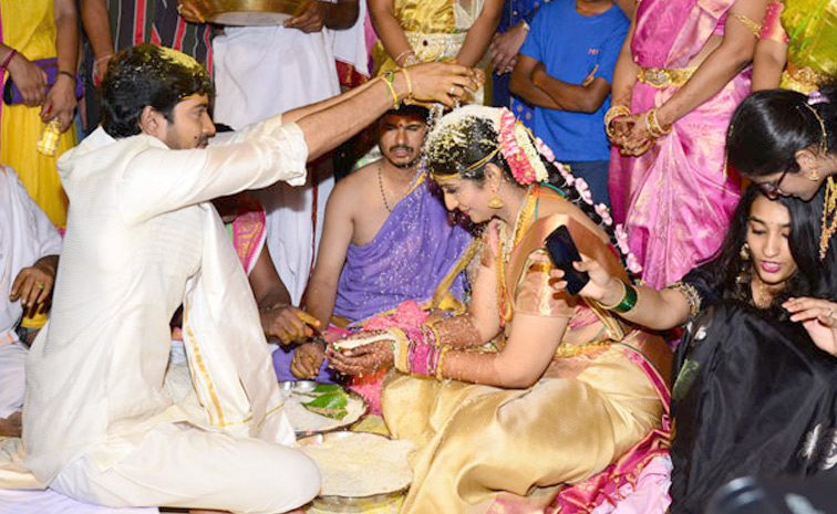 Allari Naresh And Virupa Wedding Anniversary Photos2