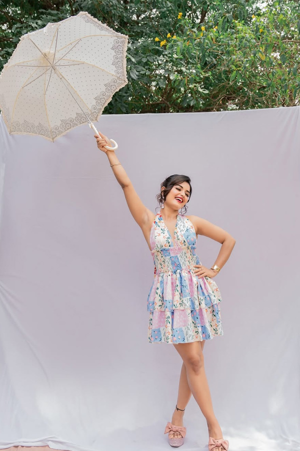 Bigg Boss 7 Contestant Priyanka Jain Block Buster Stills With Umbrella Photos11