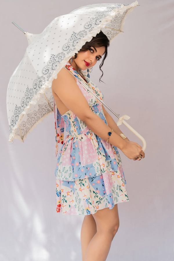 Bigg Boss 7 Contestant Priyanka Jain Block Buster Stills With Umbrella Photos12